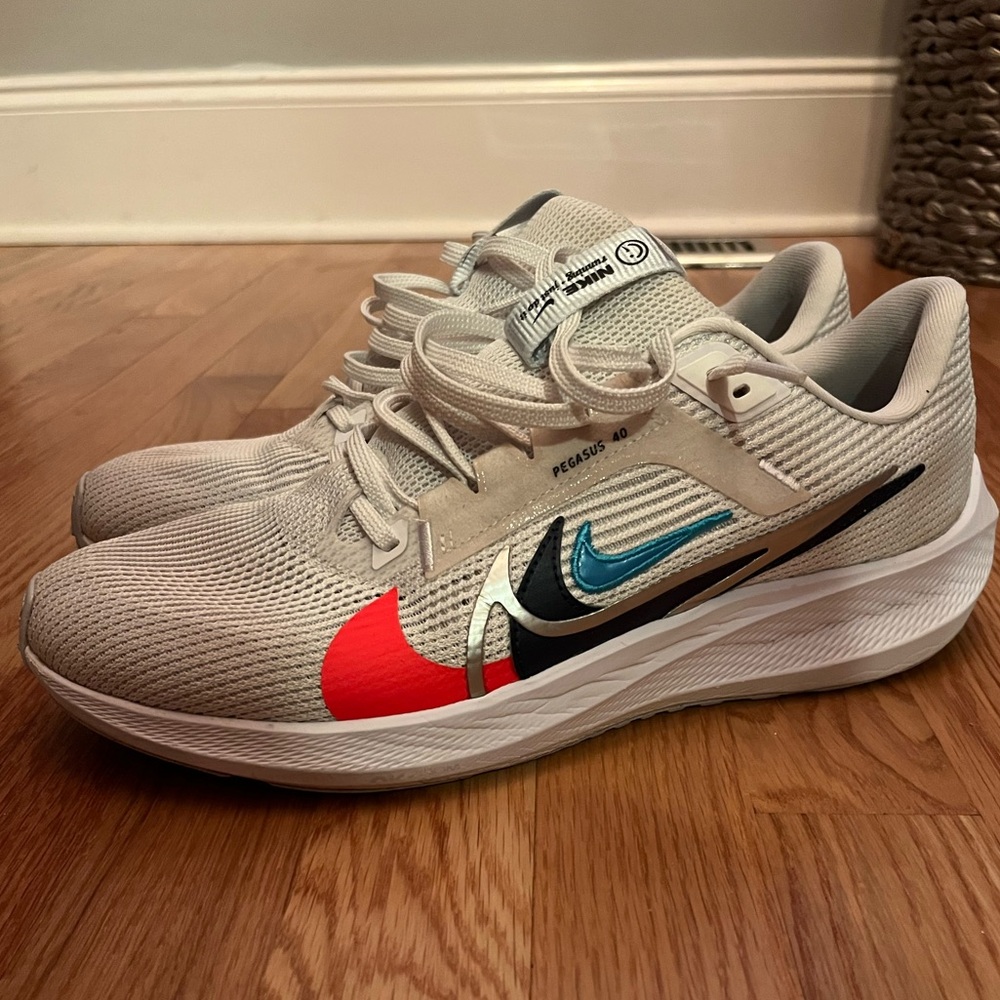 Nike Pegasus running shoe - size 10